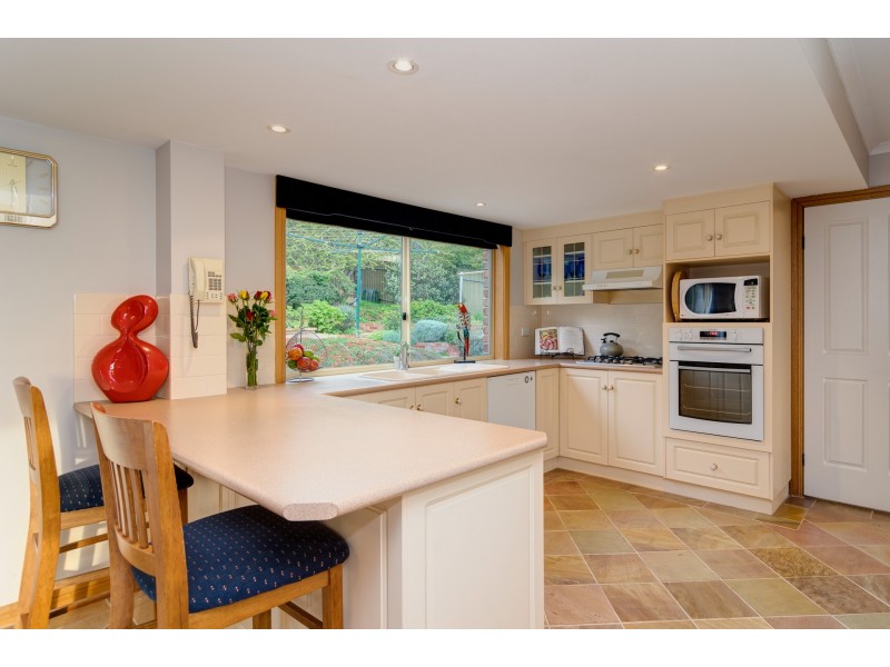 13 Highfield Drive, Aberfoyle Park SA 5159