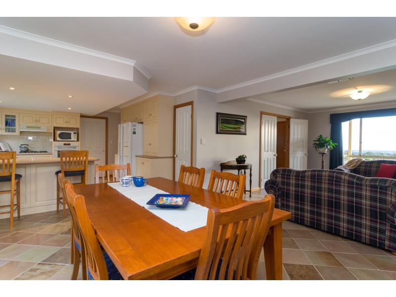 13 Highfield Drive, Aberfoyle Park SA 5159