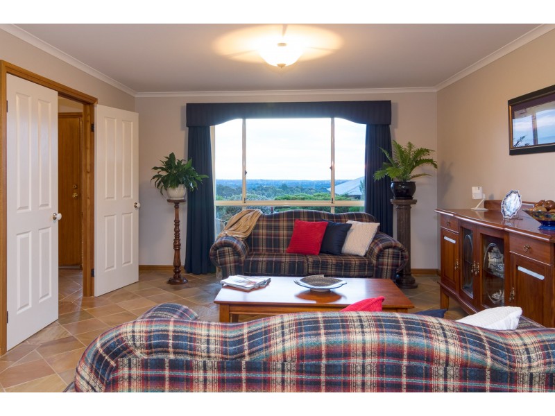 13 Highfield Drive, Aberfoyle Park SA 5159