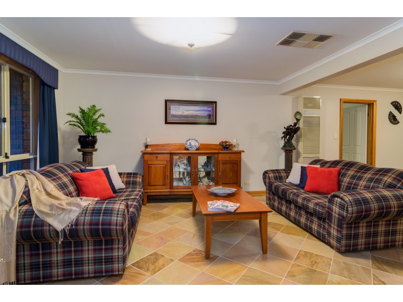 13 Highfield Drive, Aberfoyle Park SA 5159