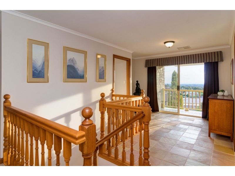 13 Highfield Drive, Aberfoyle Park SA 5159