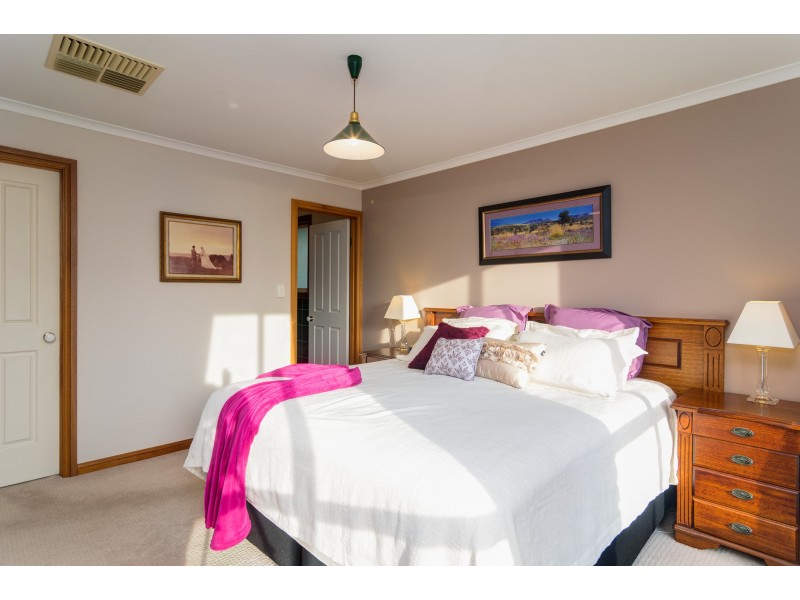 13 Highfield Drive, Aberfoyle Park SA 5159