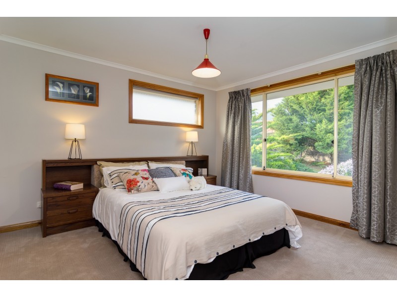 13 Highfield Drive, Aberfoyle Park SA 5159