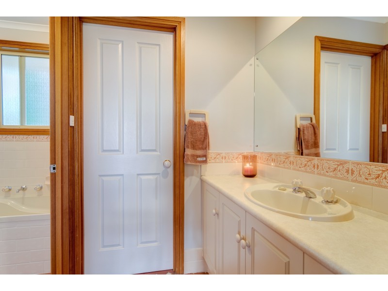 13 Highfield Drive, Aberfoyle Park SA 5159