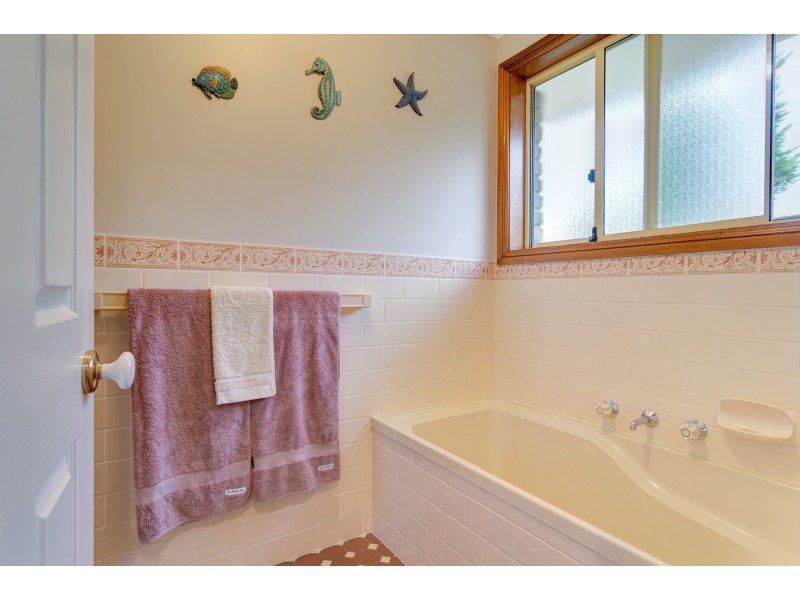 13 Highfield Drive, Aberfoyle Park SA 5159