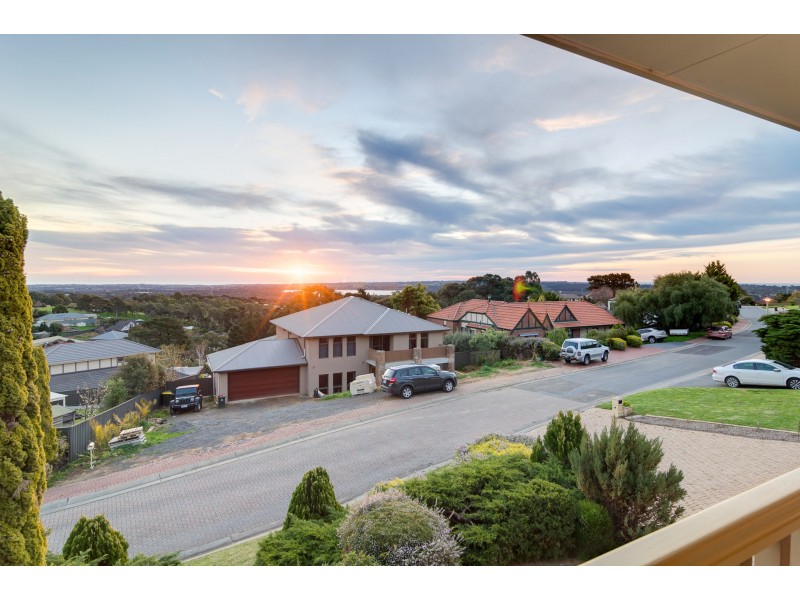13 Highfield Drive, Aberfoyle Park SA 5159