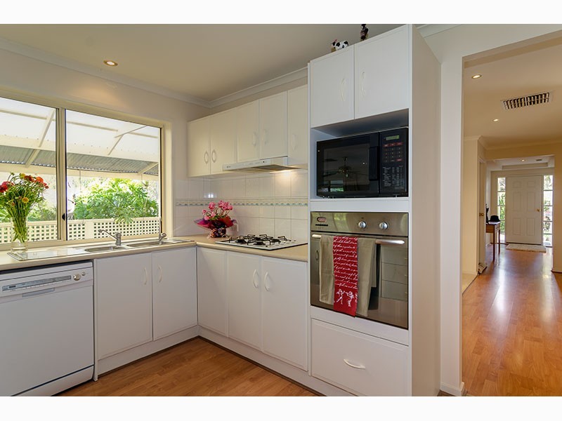 11 Glen Eyre Court, Aberfoyle Park SA 5159