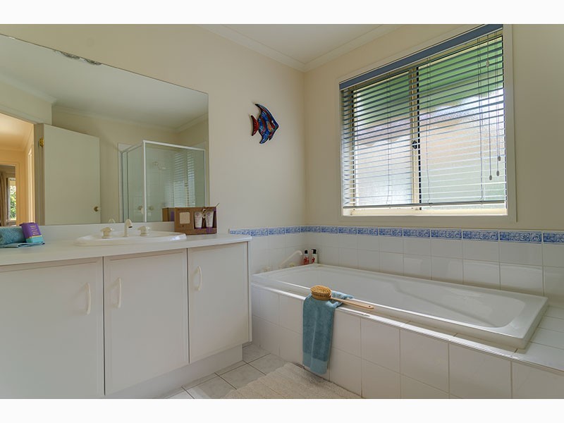 11 Glen Eyre Court, Aberfoyle Park SA 5159