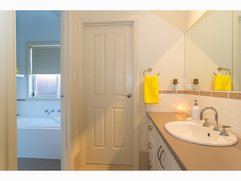 4 Hall Crescent, Old Noarlunga SA 5168