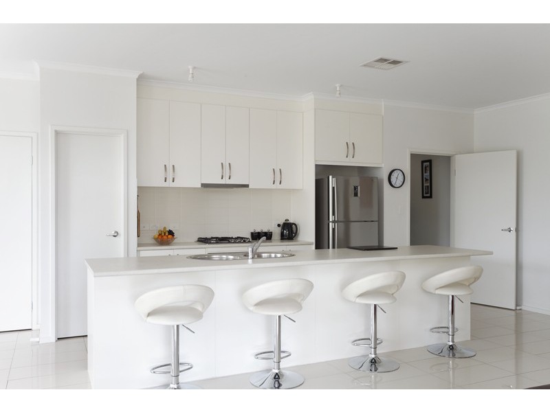 1B Horseshoe Drive, Aberfoyle Park SA 5159