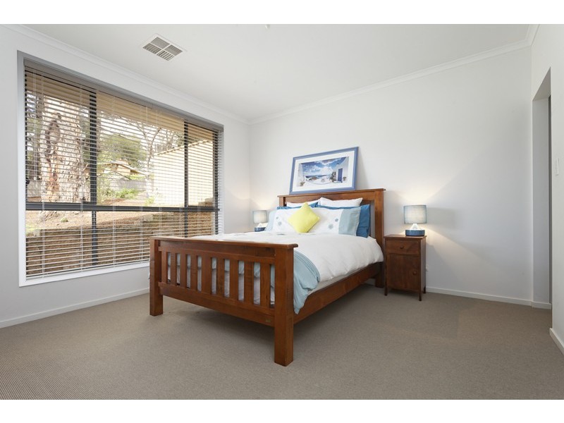 1B Horseshoe Drive, Aberfoyle Park SA 5159