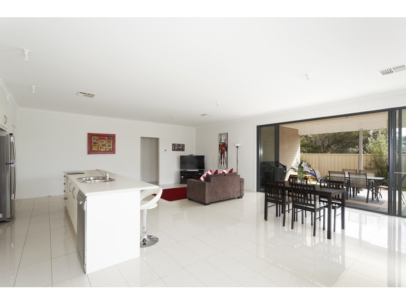 1B Horseshoe Drive, Aberfoyle Park SA 5159