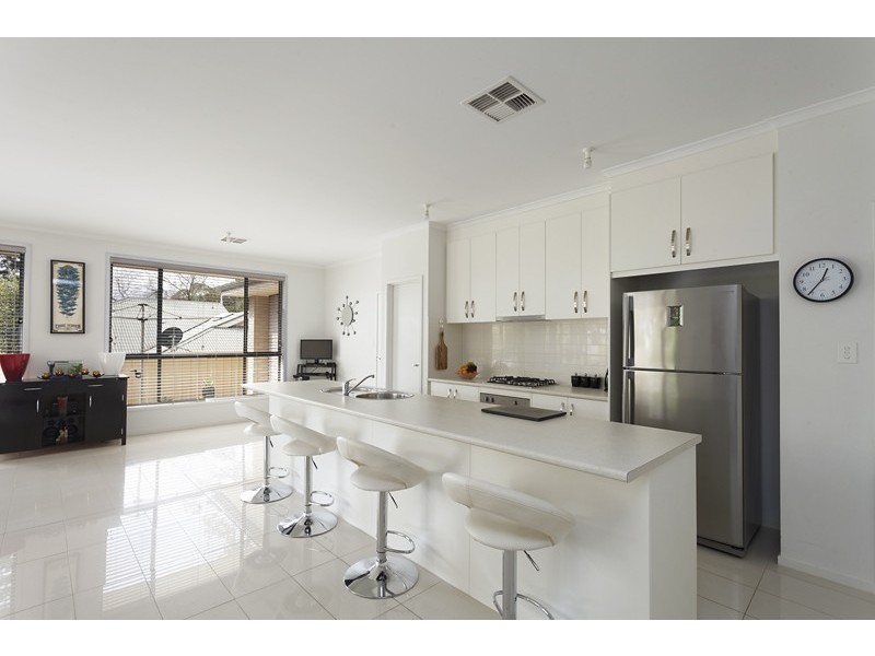 1B Horseshoe Drive, Aberfoyle Park SA 5159