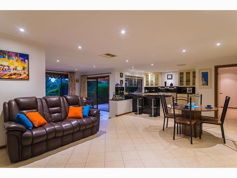 28 Glendale Avenue, Flagstaff Hill SA 5159