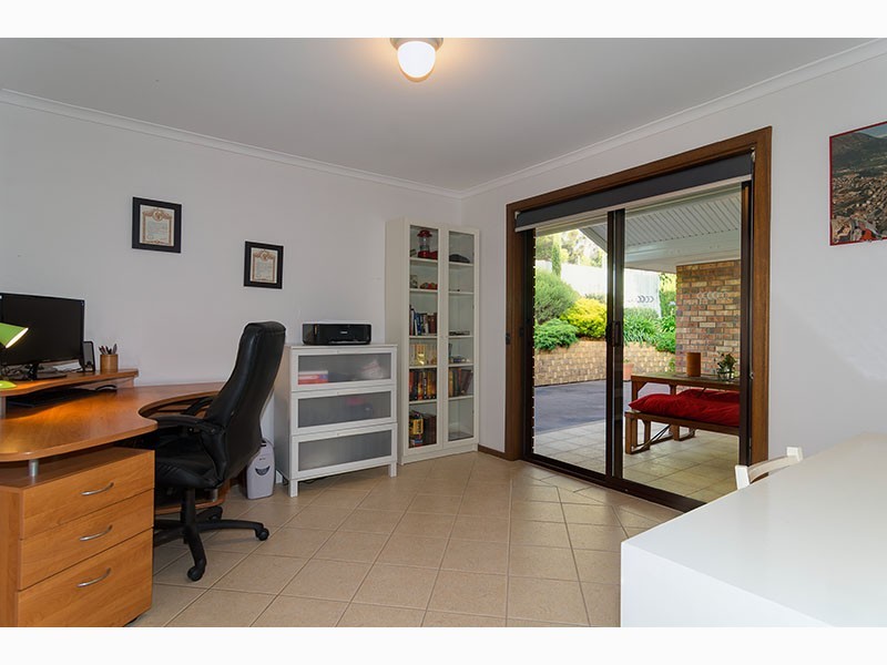 28 Glendale Avenue, Flagstaff Hill SA 5159