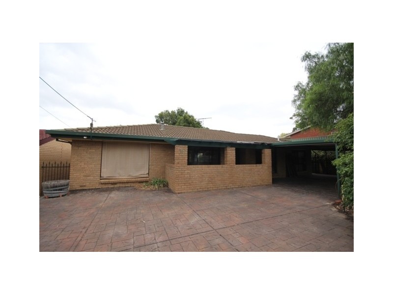 18 Lyn Street, Aberfoyle Park SA 5159