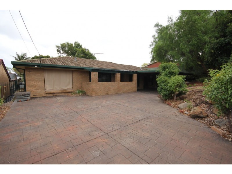 18 Lyn Street, Aberfoyle Park SA 5159