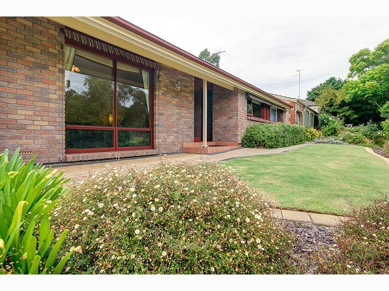 50 Horseshoe Drive, Aberfoyle Park SA 5159