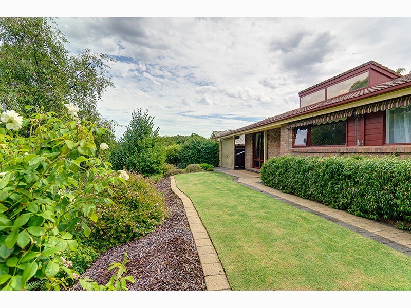 50 Horseshoe Drive, Aberfoyle Park SA 5159