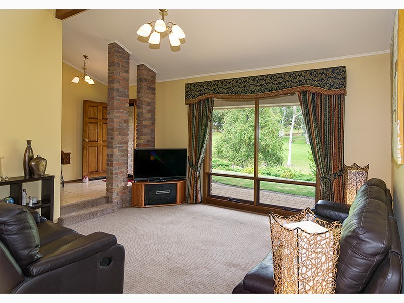 50 Horseshoe Drive, Aberfoyle Park SA 5159