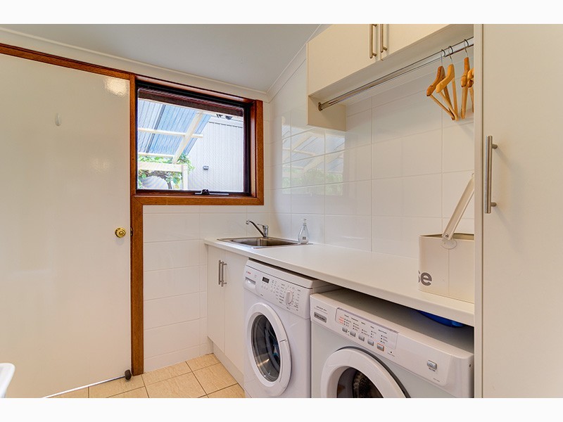 50 Horseshoe Drive, Aberfoyle Park SA 5159