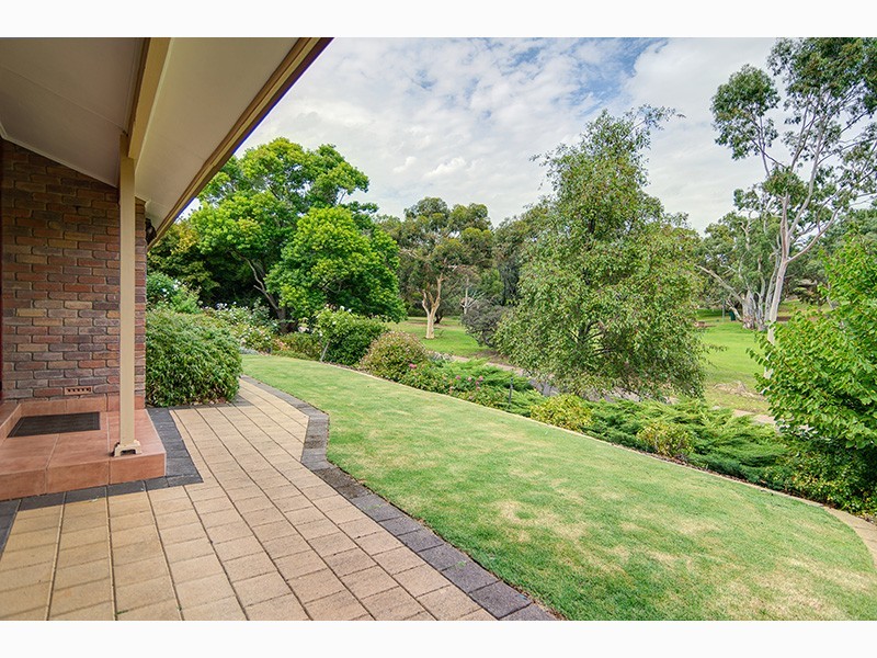 50 Horseshoe Drive, Aberfoyle Park SA 5159