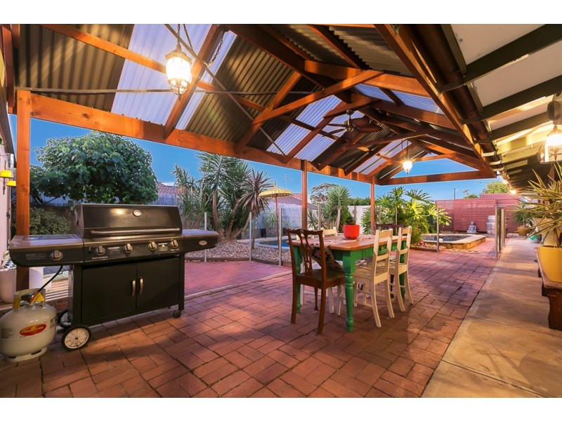 17 Trinidad Way, Happy Valley SA 5159