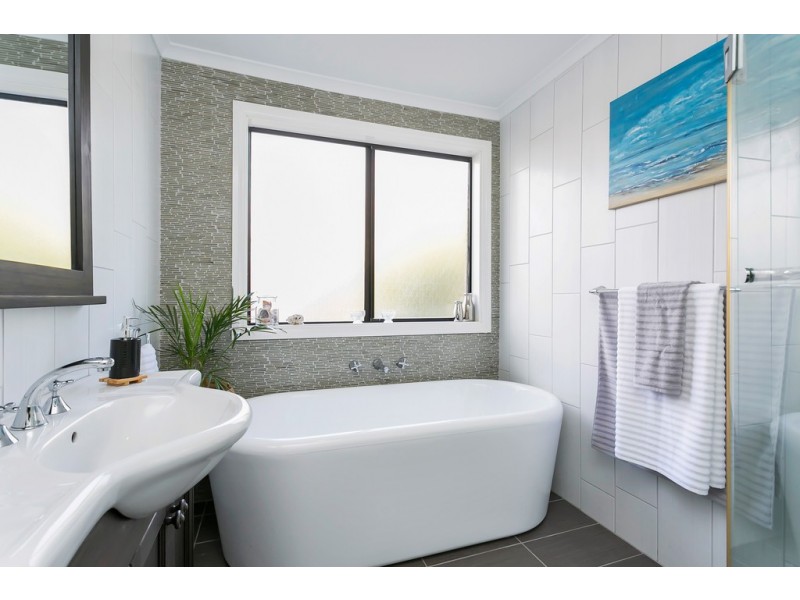 124 Black Road, Flagstaff Hill SA 5159