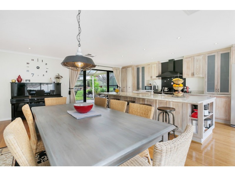 124 Black Road, Flagstaff Hill SA 5159