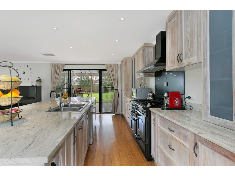 124 Black Road, Flagstaff Hill SA 5159