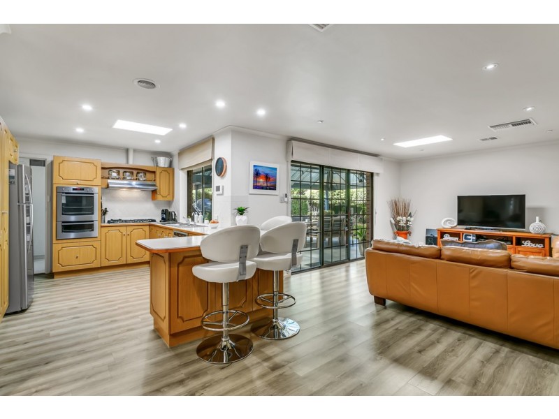 27 Daveys Road, Flagstaff Hill SA 5159