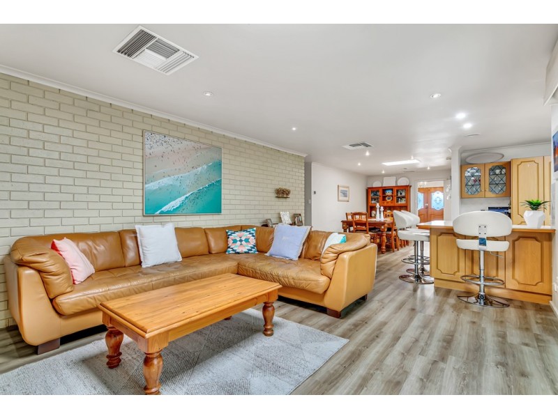 27 Daveys Road, Flagstaff Hill SA 5159