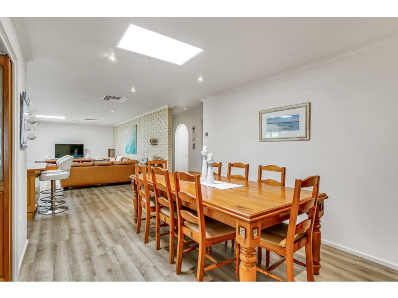 27 Daveys Road, Flagstaff Hill SA 5159