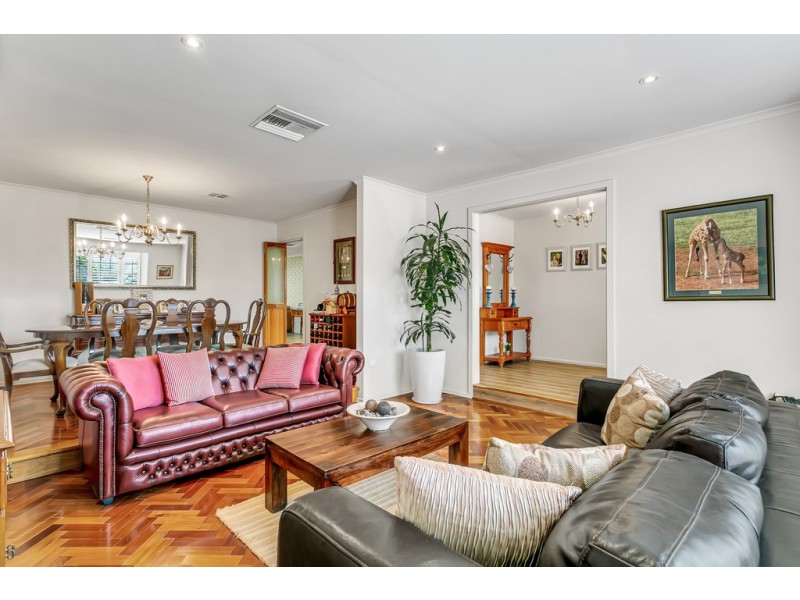 27 Daveys Road, Flagstaff Hill SA 5159