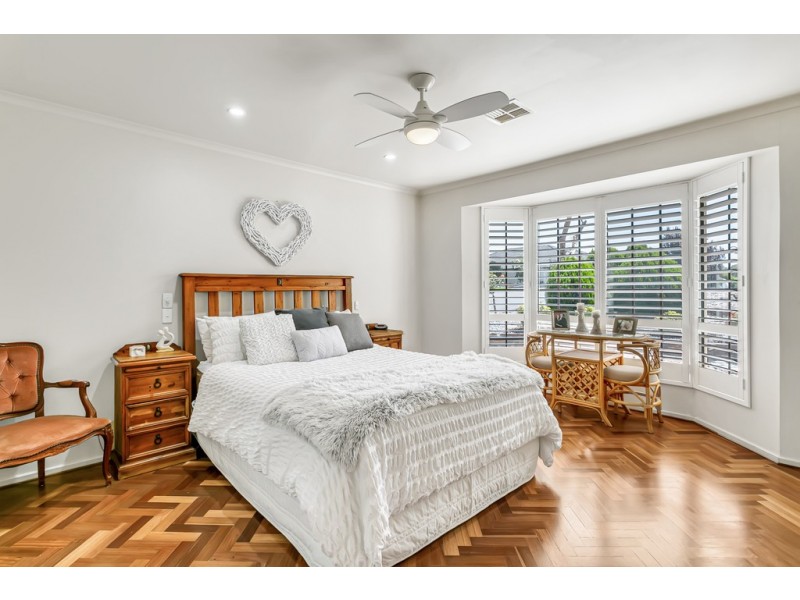 27 Daveys Road, Flagstaff Hill SA 5159