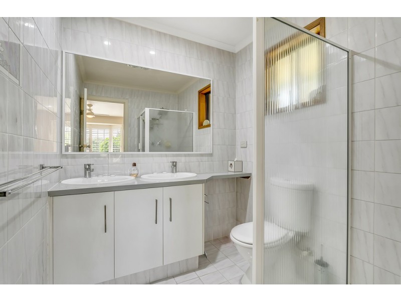 27 Daveys Road, Flagstaff Hill SA 5159