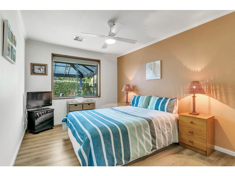 27 Daveys Road, Flagstaff Hill SA 5159