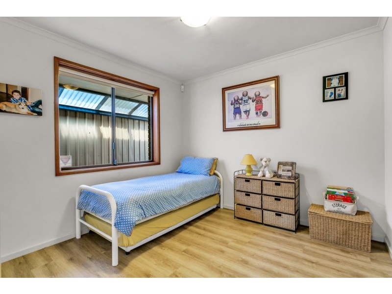 27 Daveys Road, Flagstaff Hill SA 5159