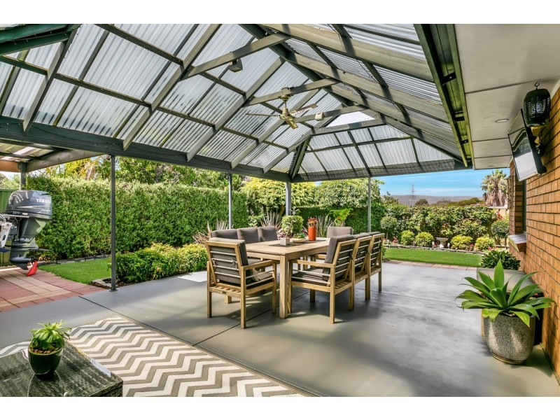 27 Daveys Road, Flagstaff Hill SA 5159