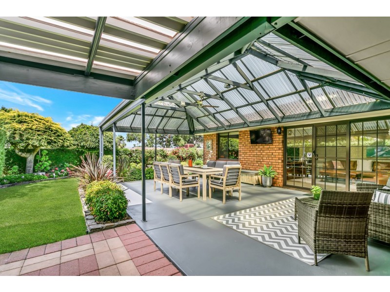 27 Daveys Road, Flagstaff Hill SA 5159