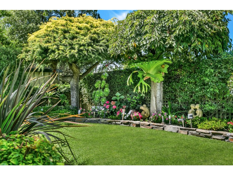 27 Daveys Road, Flagstaff Hill SA 5159