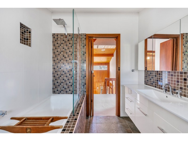 36 Fraser Avenue, Happy Valley SA 5159