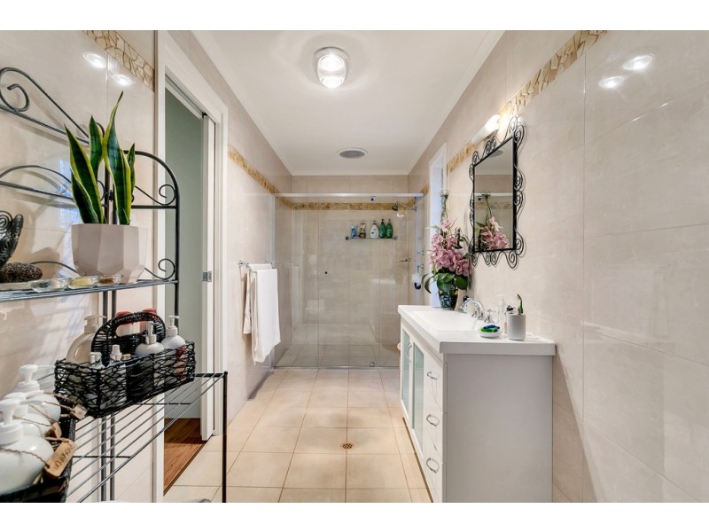 9 Rudge Close, Happy Valley SA 5159