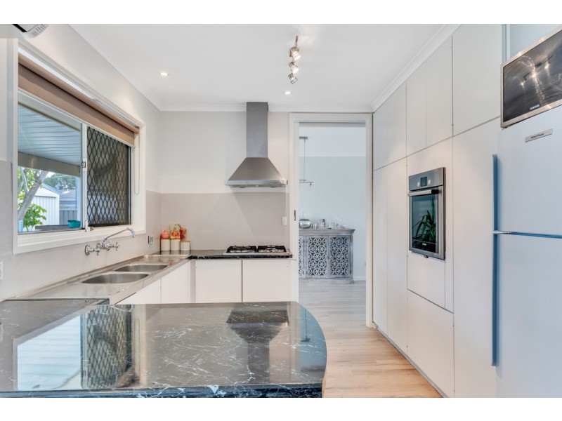 18 Dew Street, Aberfoyle Park SA 5159