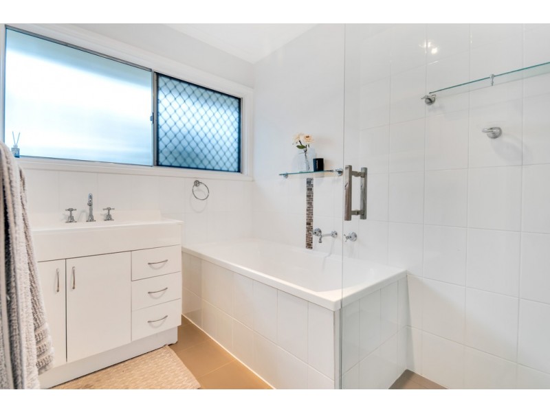 18 Dew Street, Aberfoyle Park SA 5159