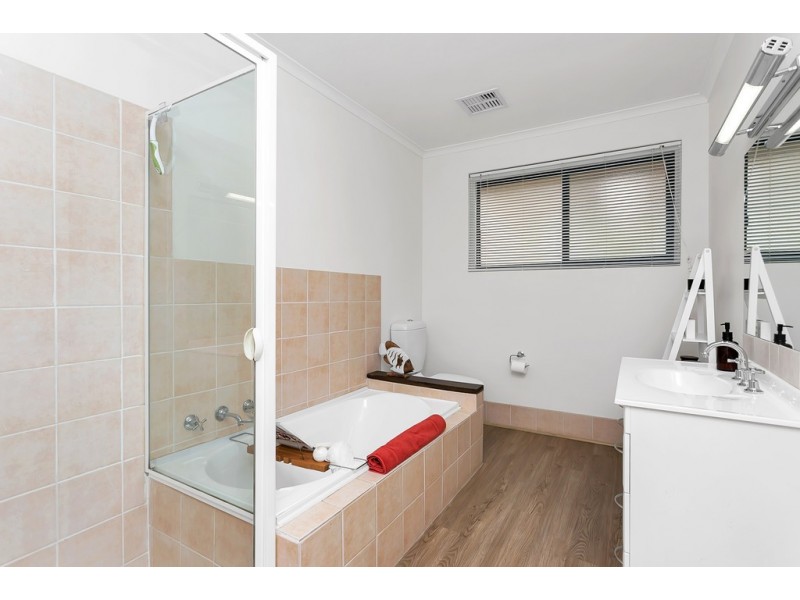 4 Jacaranda Drive, Coromandel Valley SA 5051