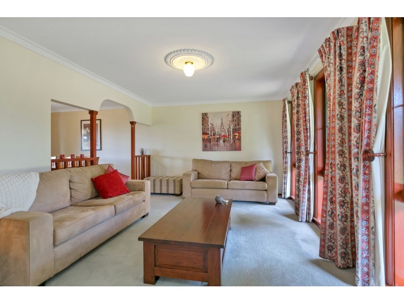 33 Greenfield Rise, Aberfoyle Park SA 5159