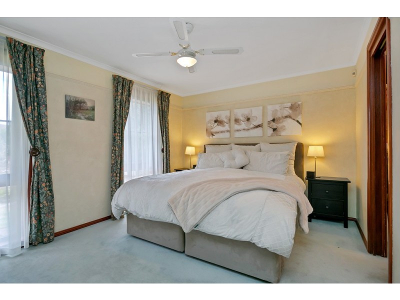 33 Greenfield Rise, Aberfoyle Park SA 5159