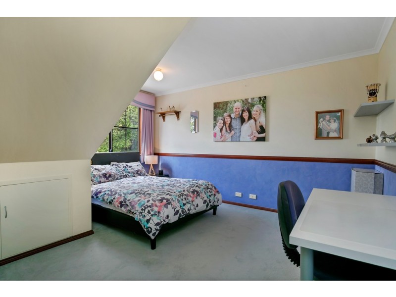 33 Greenfield Rise, Aberfoyle Park SA 5159