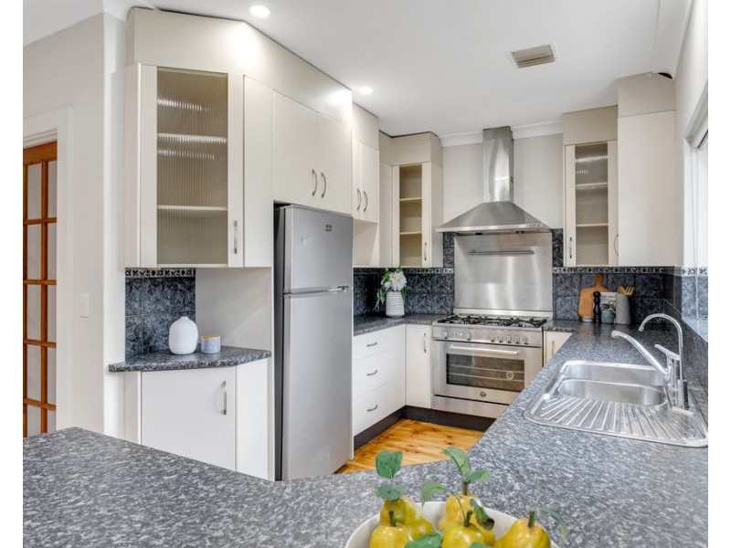 17 Boronia Avenue, Coromandel Valley SA 5051